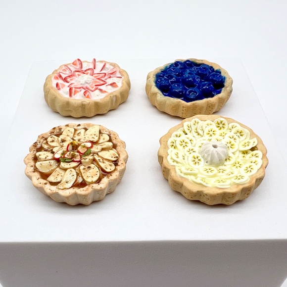 Fruit Tart Place Card Holders - Set of 4 - Apple, Banana, Blueberry, Strawberry - Picture 15 of 16